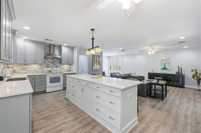 4339 50TH AVENUE S, St Petersburg, FL 33711