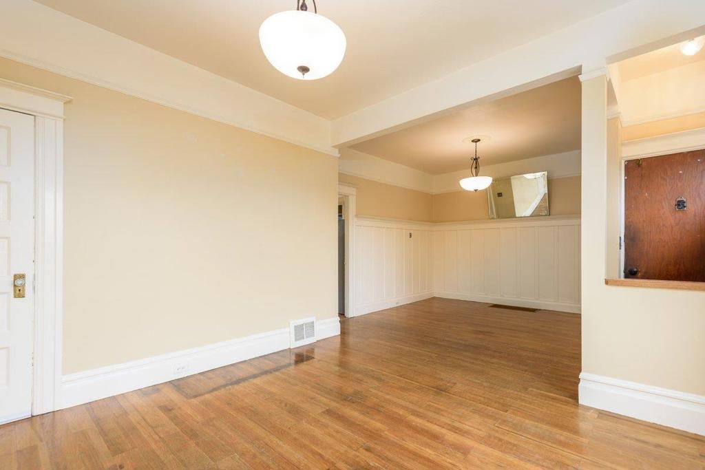 Image 4 of property listing at Address unavailable.