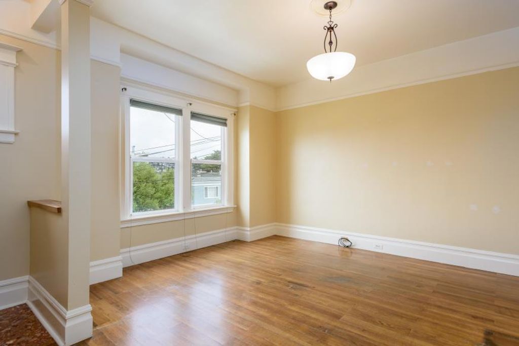 Image 6 of property listing at Address unavailable.