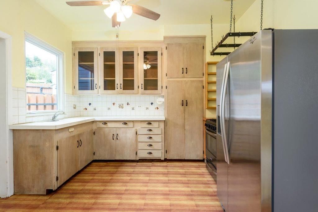 Image 9 of property listing at Address unavailable.
