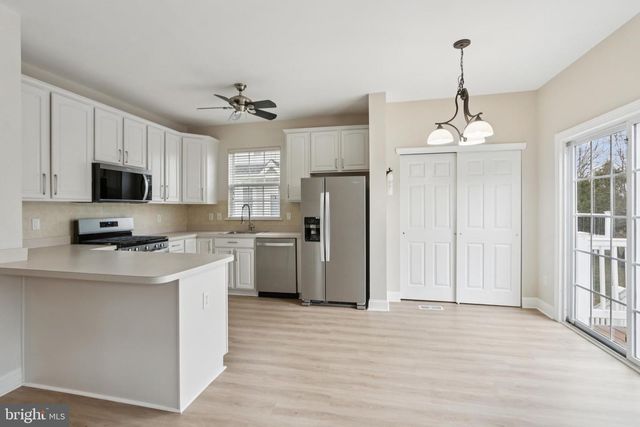 78 CHAPEL HILL RD, Mount Laurel, NJ 08054