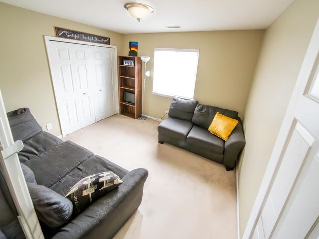 130 Polly Lane, Hobart, IN 46342