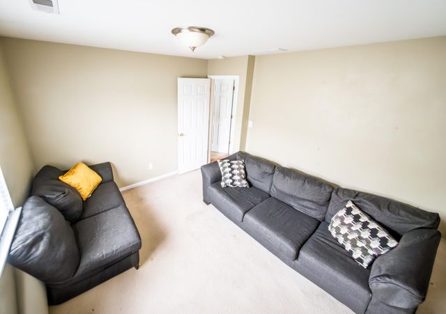 130 Polly Lane, Hobart, IN 46342