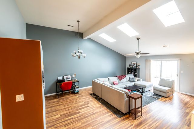 130 Polly Lane, Hobart, IN 46342