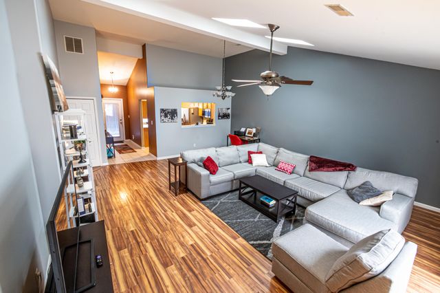 130 Polly Lane, Hobart, IN 46342