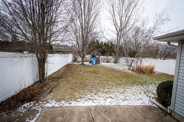 130 Polly Lane, Hobart, IN 46342