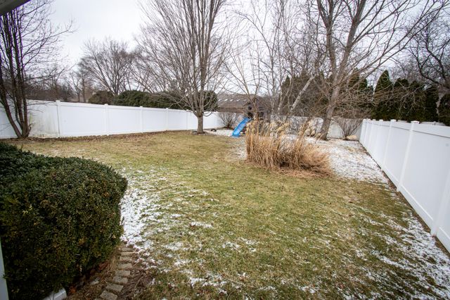 130 Polly Lane, Hobart, IN 46342