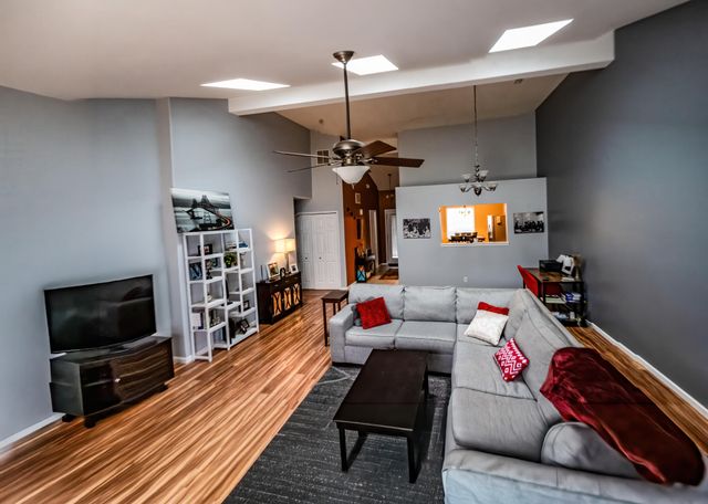 130 Polly Lane, Hobart, IN 46342