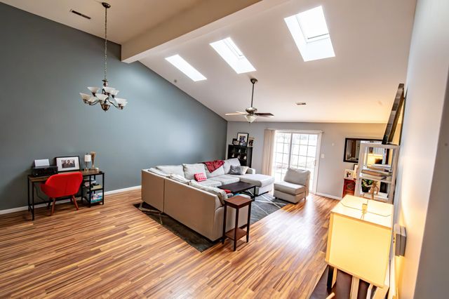 130 Polly Lane, Hobart, IN 46342