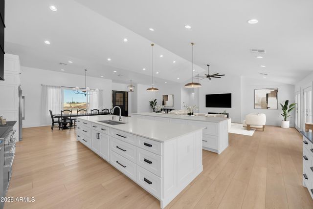 2265 E BONANZA Road, Gilbert, AZ 85297