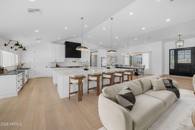 2265 E BONANZA Road, Gilbert, AZ 85297