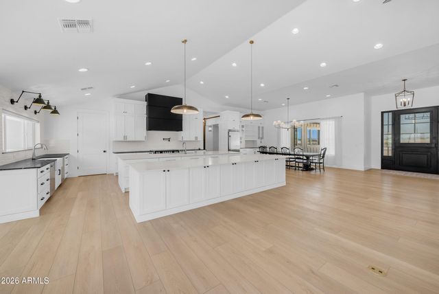 2265 E BONANZA Road, Gilbert, AZ 85297