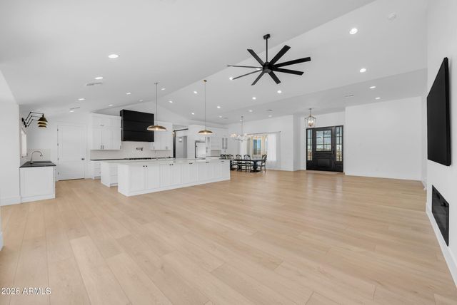 2265 E BONANZA Road, Gilbert, AZ 85297
