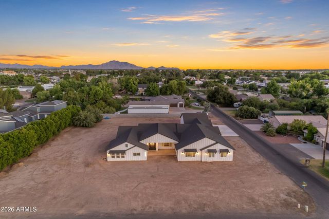 2265 E BONANZA Road, Gilbert, AZ 85297