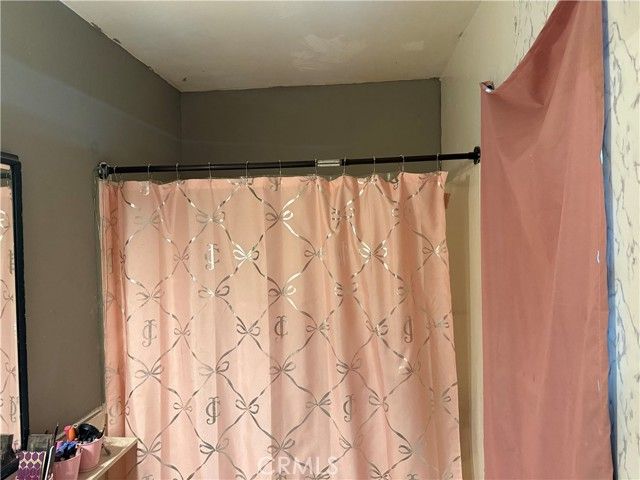 122 E Bowen, Perris, CA 92571