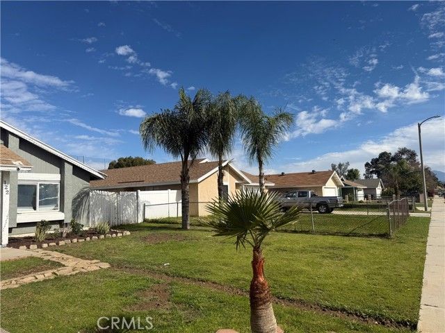 122 E Bowen, Perris, CA 92571