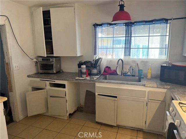 122 E Bowen, Perris, CA 92571