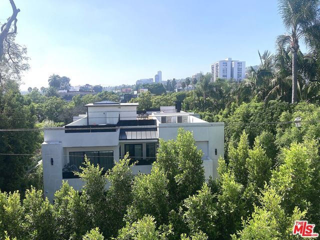 1025 N Kings Road 313, West Hollywood, CA 90069