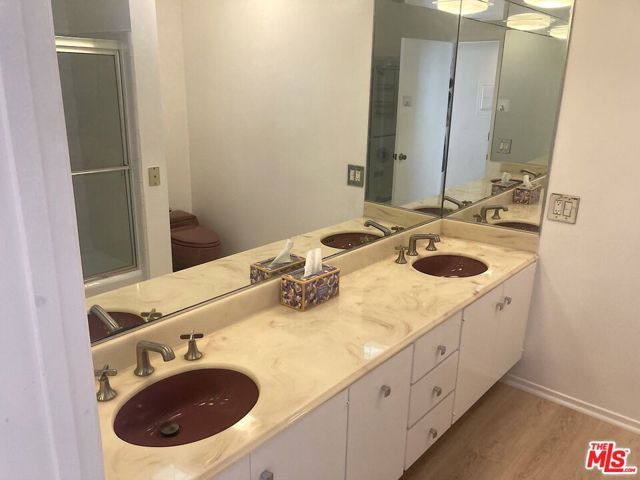 1025 N Kings Road 313, West Hollywood, CA 90069