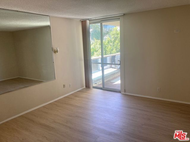 1025 N Kings Road 313, West Hollywood, CA 90069