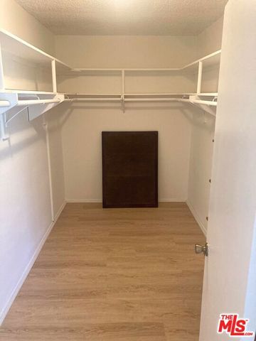 1025 N Kings Road 313, West Hollywood, CA 90069
