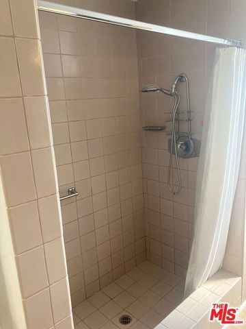 1025 N Kings Road 313, West Hollywood, CA 90069