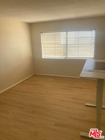 1025 N Kings Road 313, West Hollywood, CA 90069