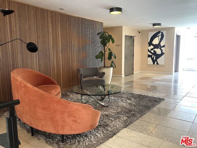 1025 N Kings Road 313, West Hollywood, CA 90069