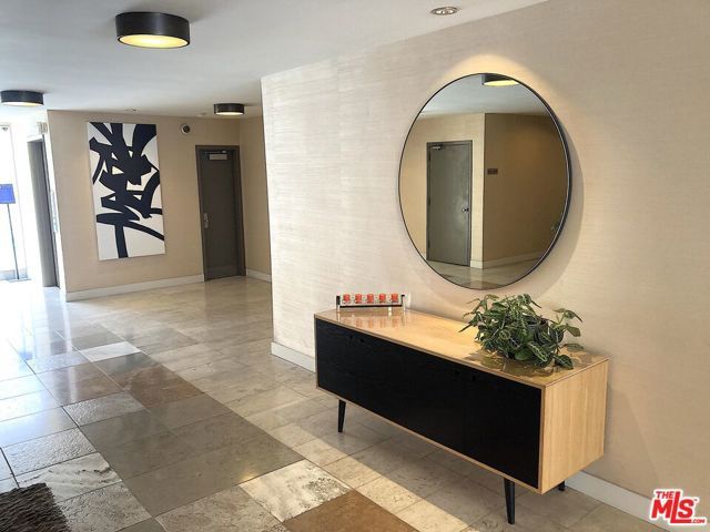 1025 N Kings Road 313, West Hollywood, CA 90069