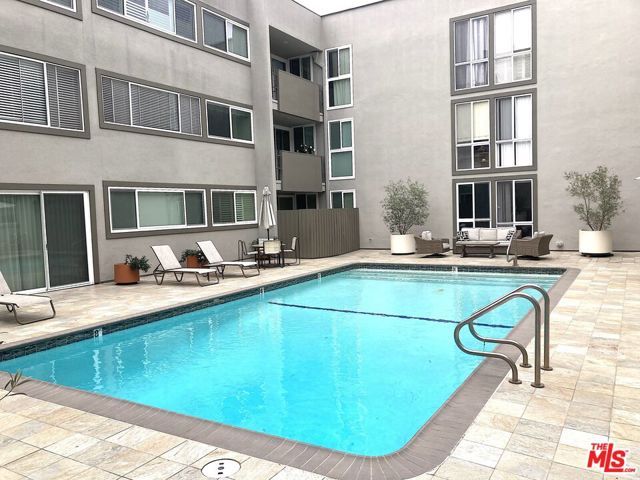 1025 N Kings Road 313, West Hollywood, CA 90069