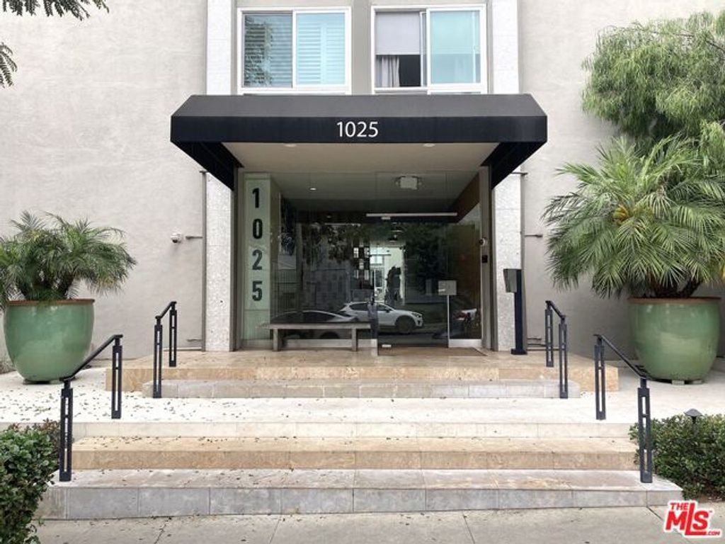 1025 N Kings Road 313, West Hollywood, CA 90069