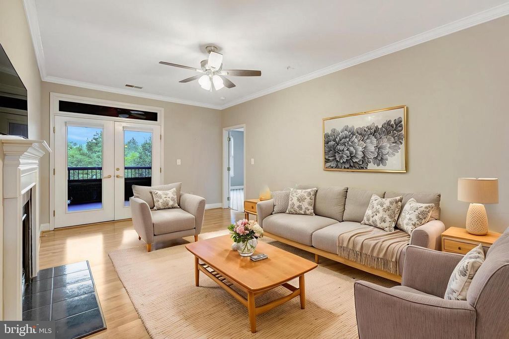 13891 CHELMSFORD DR #201, Gainesville, VA 20155