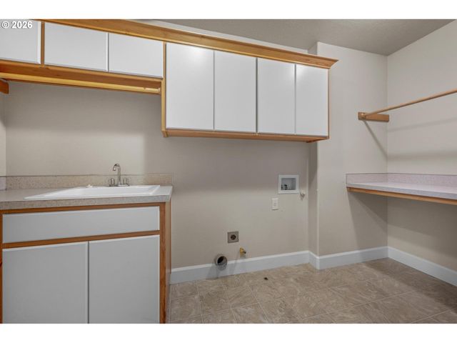 3434 DOUBLETREE St, Forest Grove, OR 97116