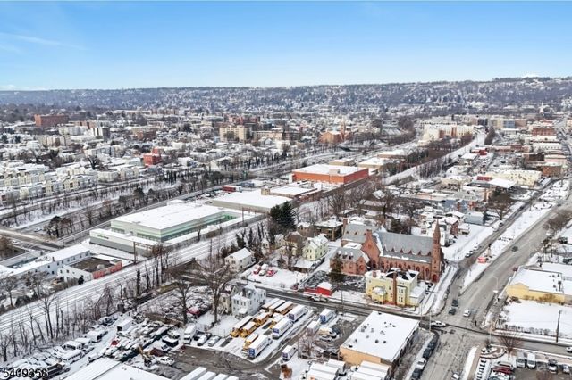 27 Oakwood Ave, City Of Orange Twp., NJ 07050