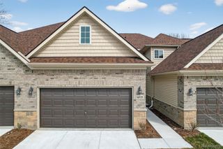 16535 Savor Lane 27, Clinton Charter Township, MI 48035