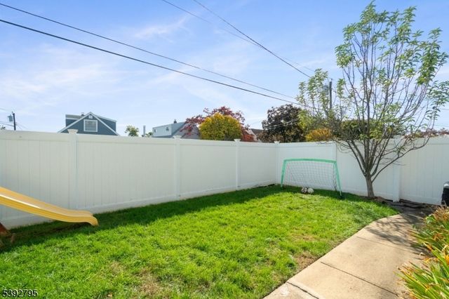 340 Marsan Dr, Carlstadt Boro, NJ 07072