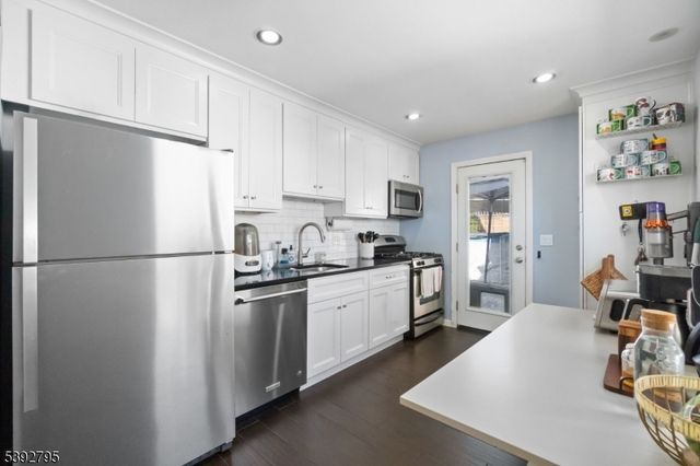 340 Marsan Dr, Carlstadt Boro, NJ 07072