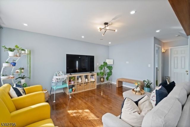 340 Marsan Dr, Carlstadt Boro, NJ 07072