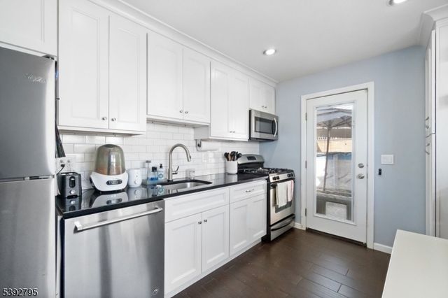 340 Marsan Dr, Carlstadt Boro, NJ 07072