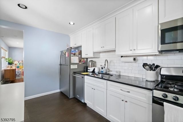 340 Marsan Dr, Carlstadt Boro, NJ 07072