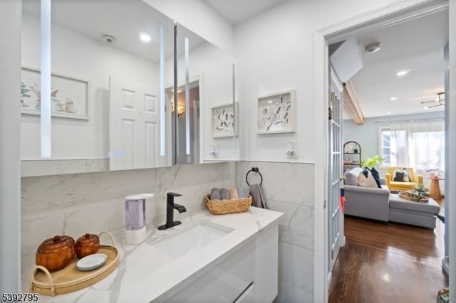 340 Marsan Dr, Carlstadt Boro, NJ 07072