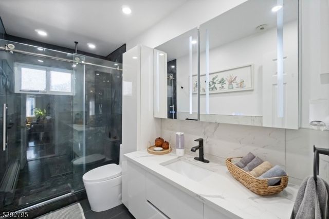 340 Marsan Dr, Carlstadt Boro, NJ 07072