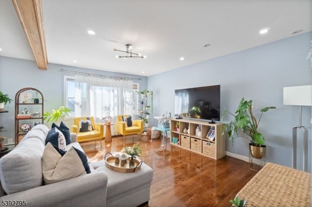 340 Marsan Dr, Carlstadt Boro, NJ 07072