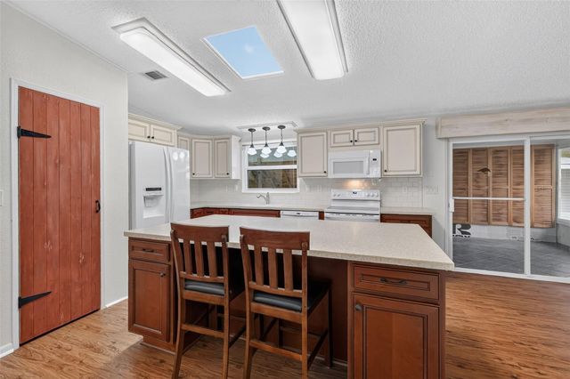 3318 WEKIVA ROAD, Tavares, FL 32778