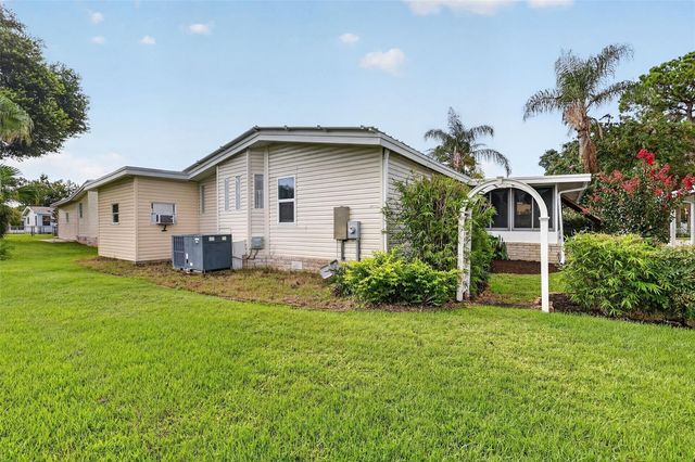 3318 WEKIVA ROAD, Tavares, FL 32778