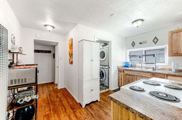 1004 Santa Fe Avenue SW, Albuquerque, NM 87102