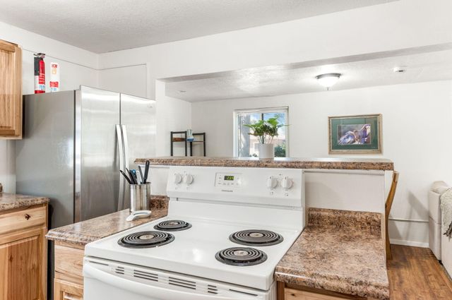 1004 Santa Fe Avenue SW, Albuquerque, NM 87102