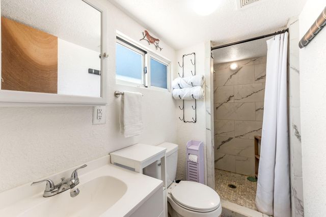 1004 Santa Fe Avenue SW, Albuquerque, NM 87102