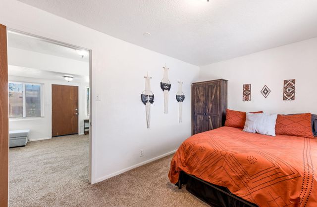 1004 Santa Fe Avenue SW, Albuquerque, NM 87102