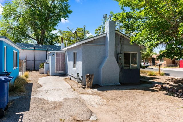 1004 Santa Fe Avenue SW, Albuquerque, NM 87102